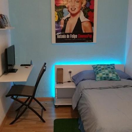Habitacion Junto Torres Serranos Valencia Bagian luar foto