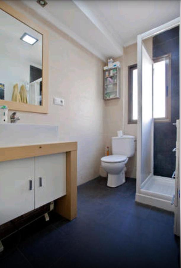 Habitacion Junto Torres Serranos Valencia Bagian luar foto